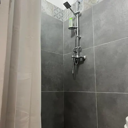 Hanna 520 R1 Guest house Tirana